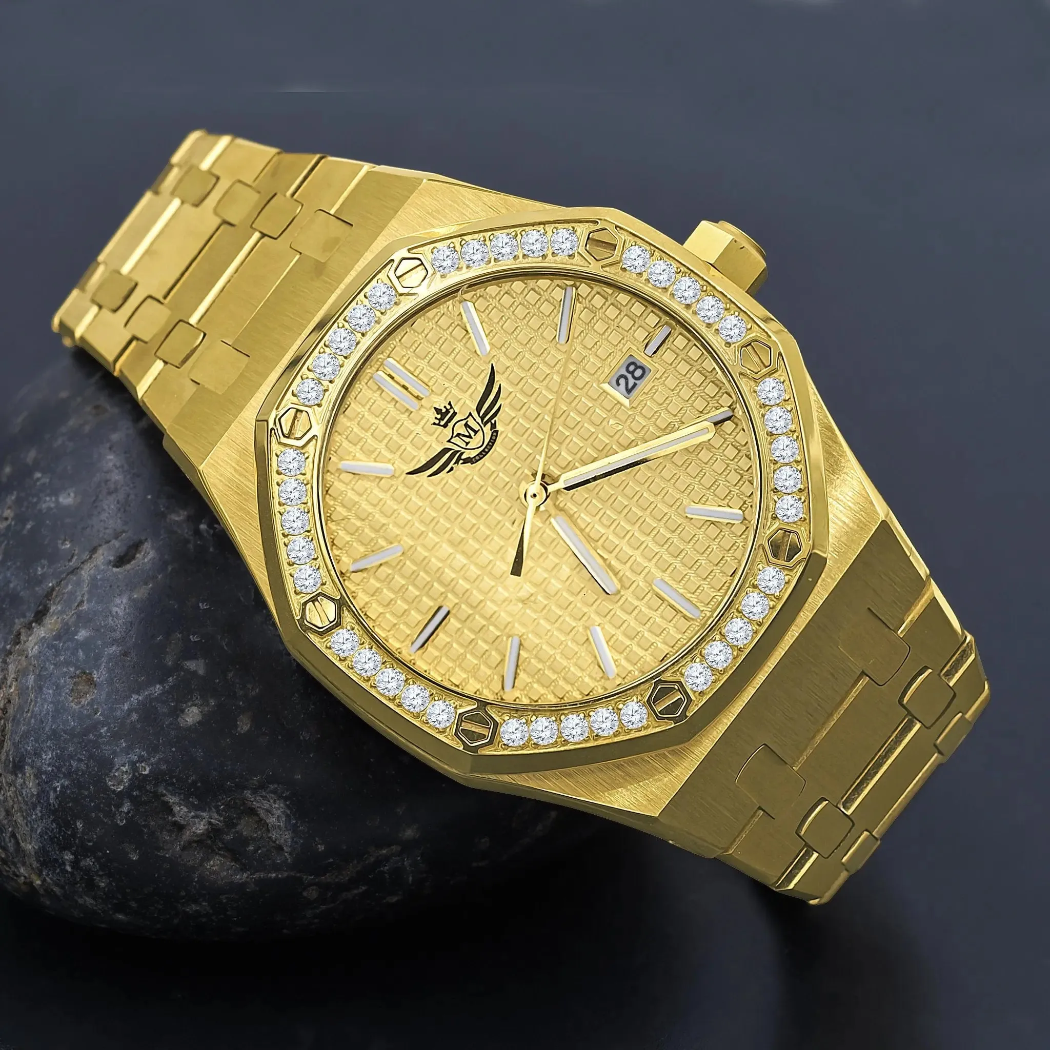 Opulent Gold Chronograph Timepiece | 530442