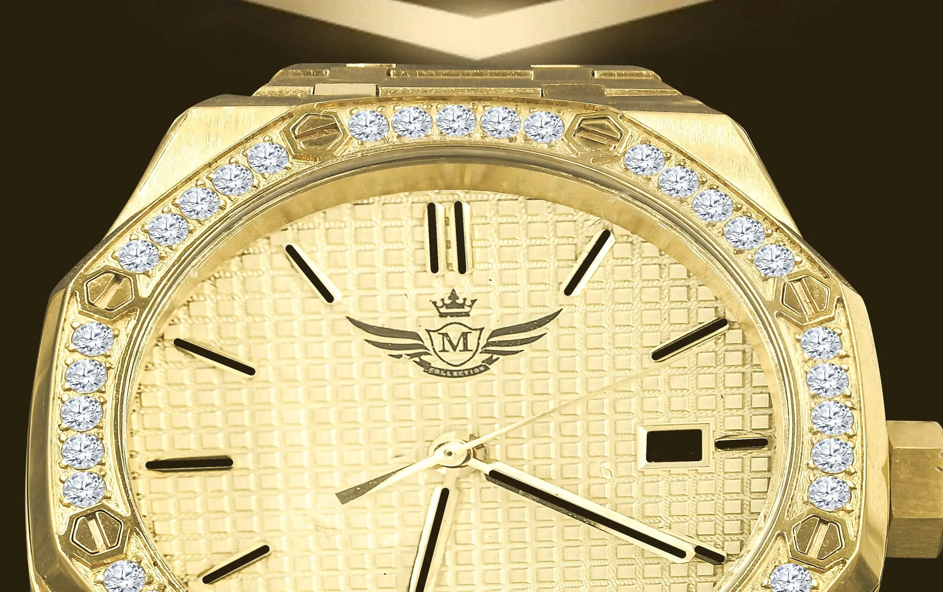 Opulent Gold Chronograph Timepiece | 530442